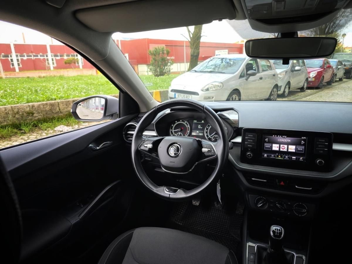 skoda-fabia-2023-gasolina-999cc