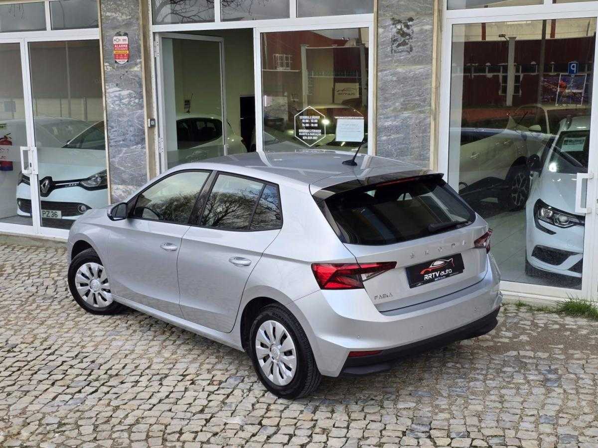 skoda-fabia-2023-gasolina-999cc