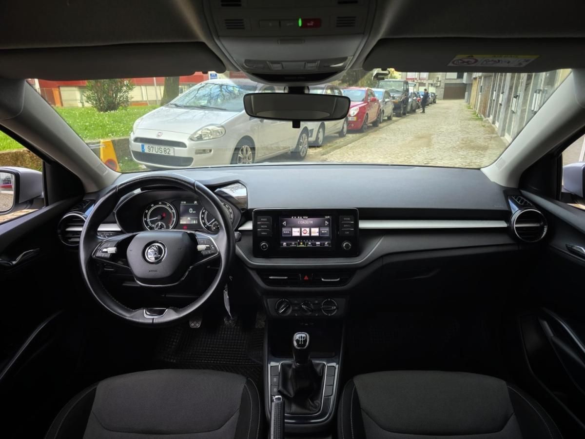 skoda-fabia-2023-gasolina-999cc