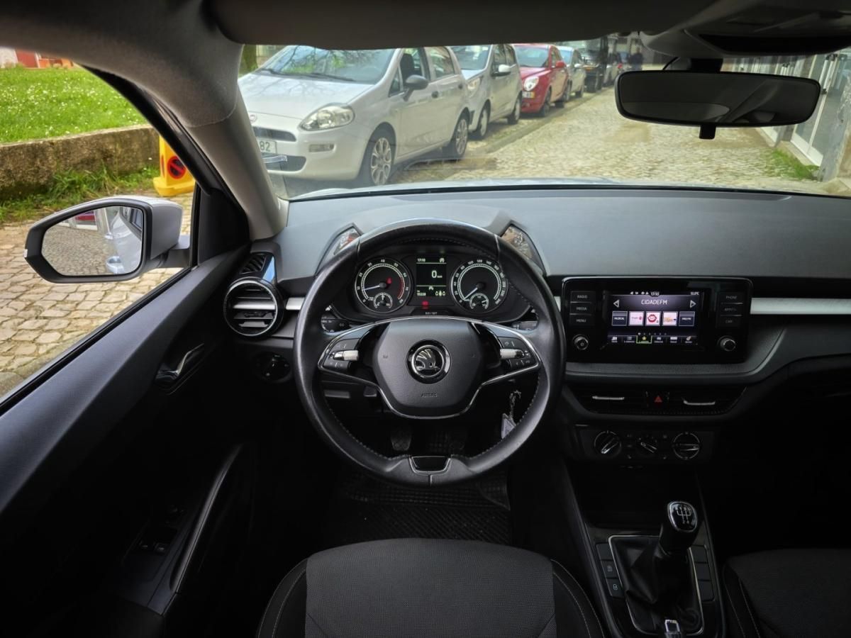 skoda-fabia-2023-gasolina-999cc