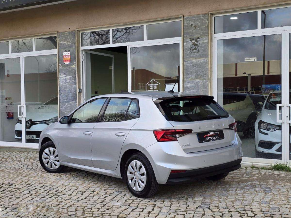 skoda-fabia-2023-gasolina-999cc