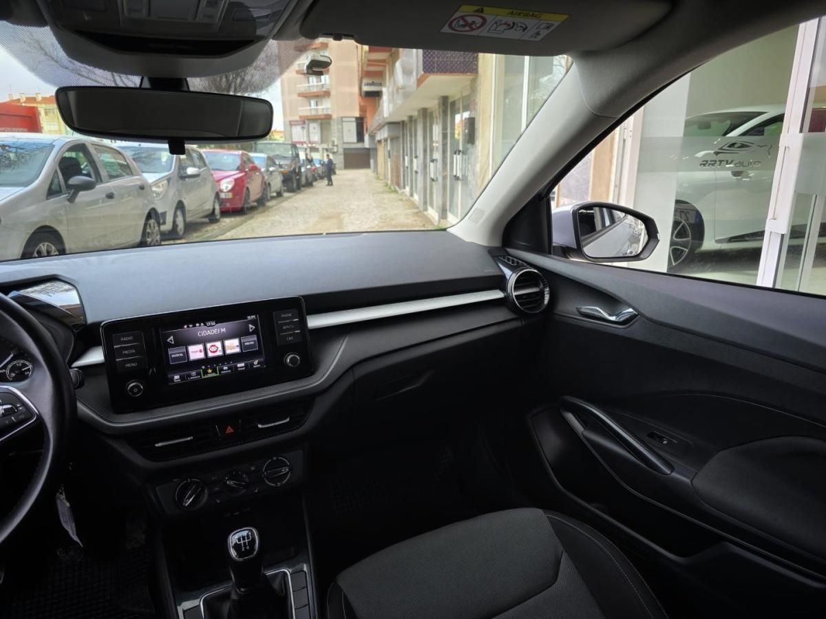 skoda-fabia-2023-gasolina-999cc