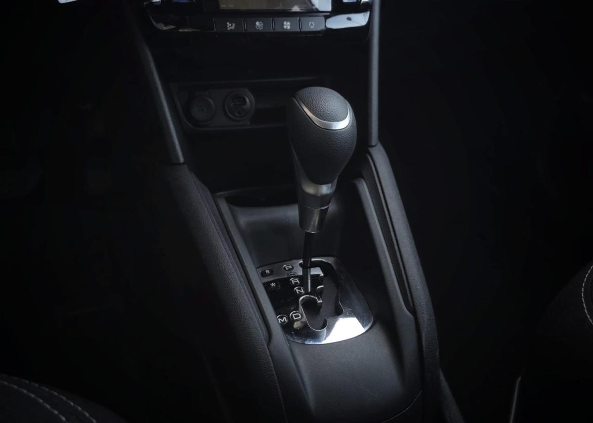 peugeot-208-2016-gasolina-1199cc