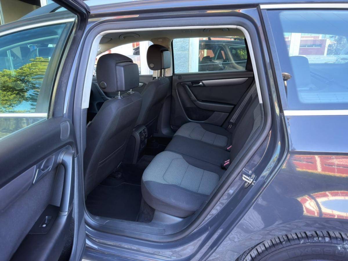 volkswagen-passat-variant-2012-diesel-1598cc
