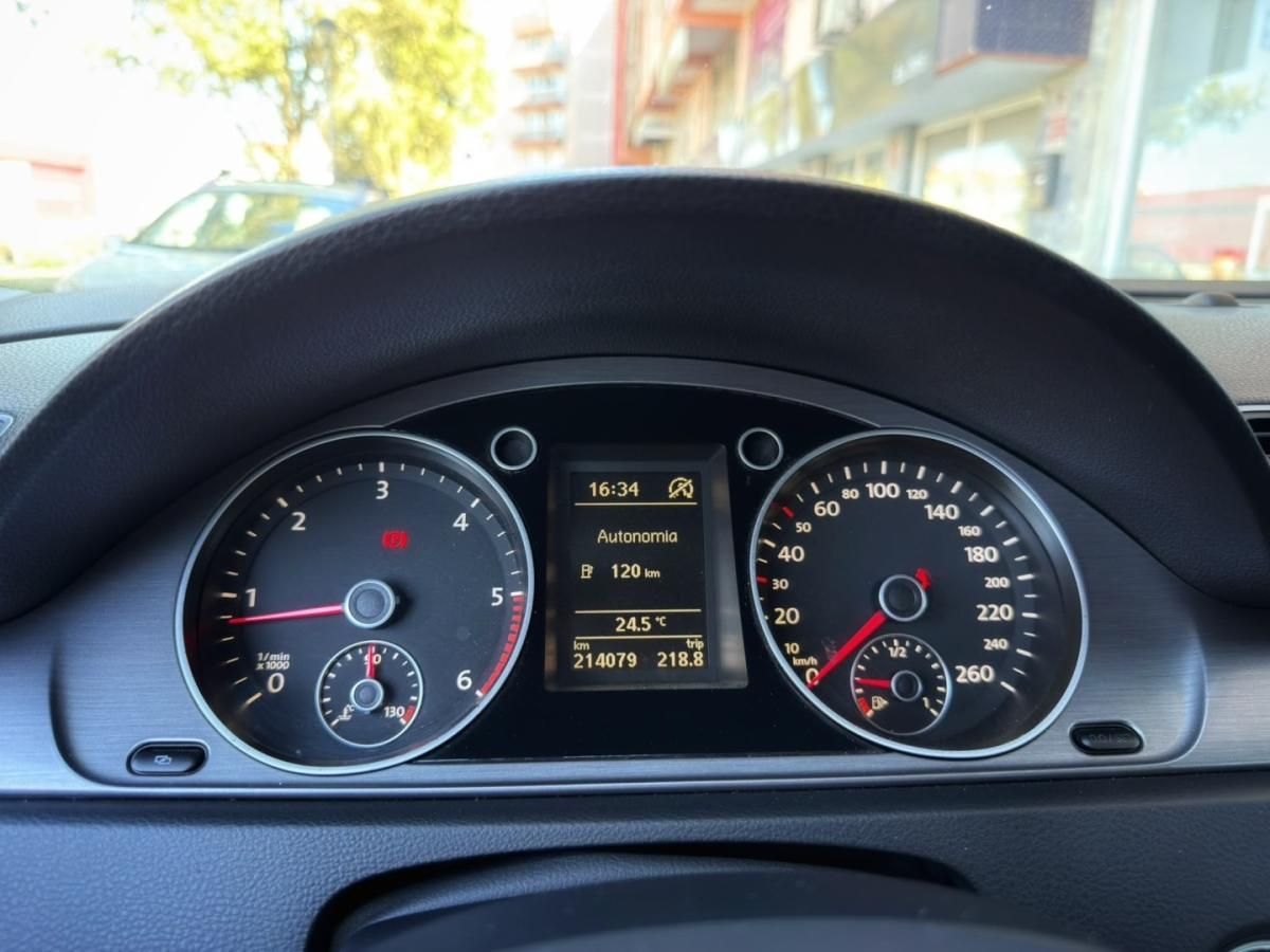 volkswagen-passat-variant-2012-diesel-1598cc