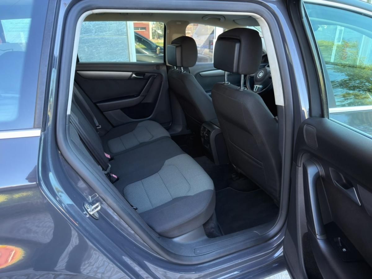 volkswagen-passat-variant-2012-diesel-1598cc