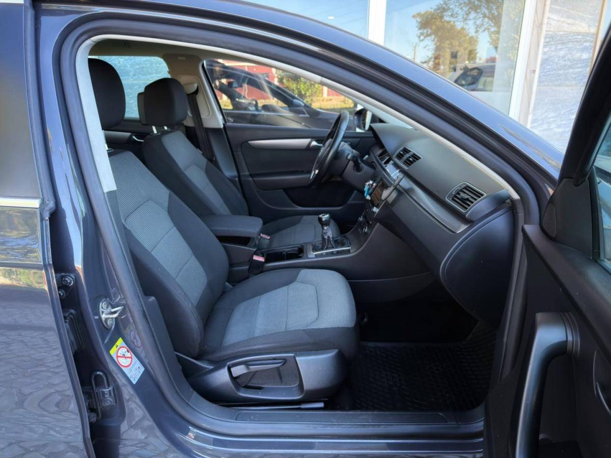 volkswagen-passat-variant-2012-diesel-1598cc