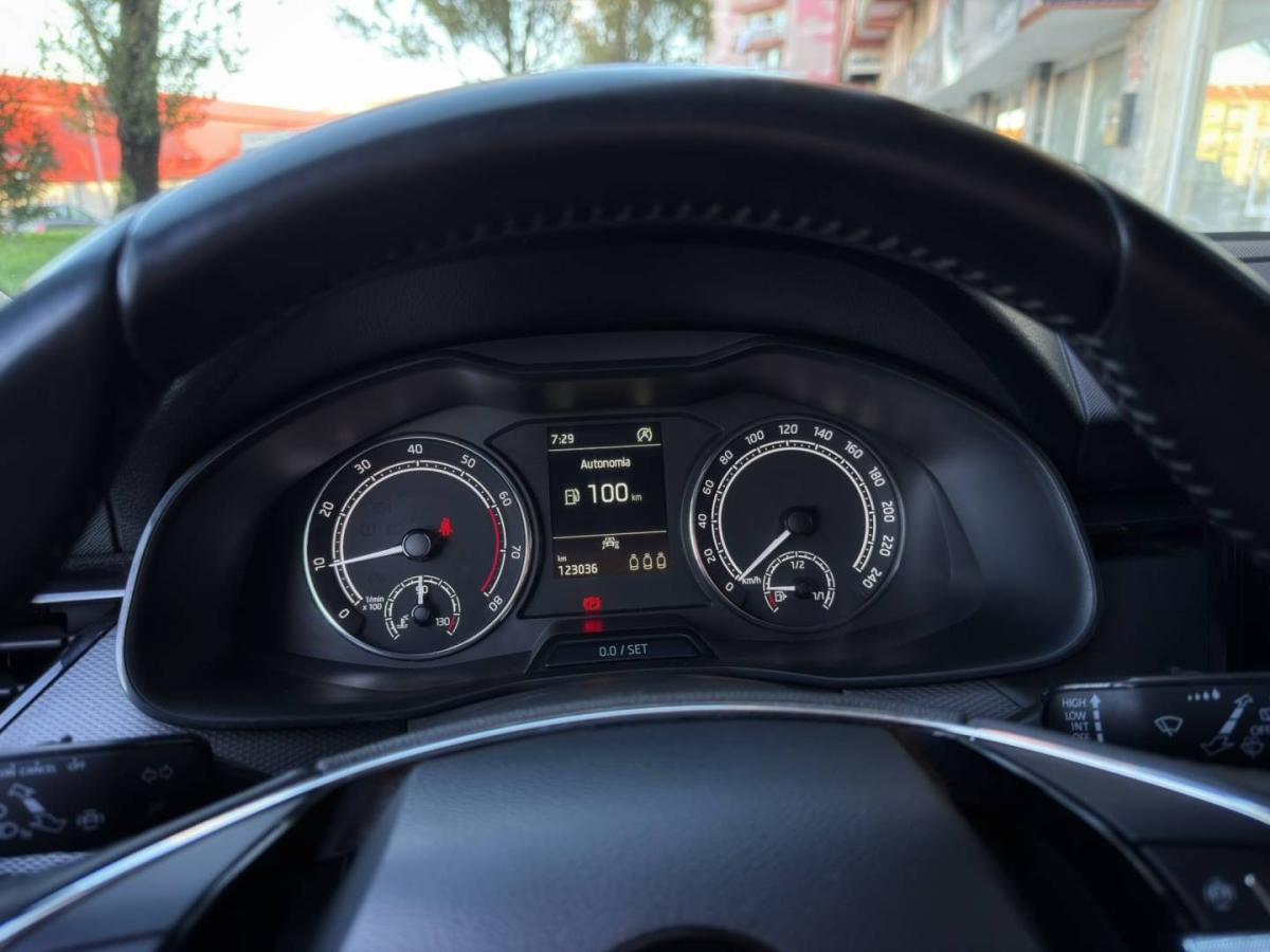 skoda-scala-2023-gasolina-999cc