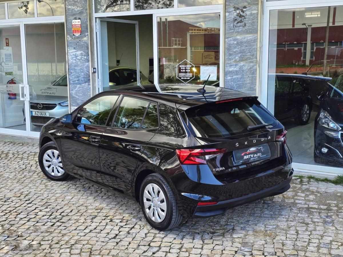 skoda-fabia-2023-gasolina-999cc