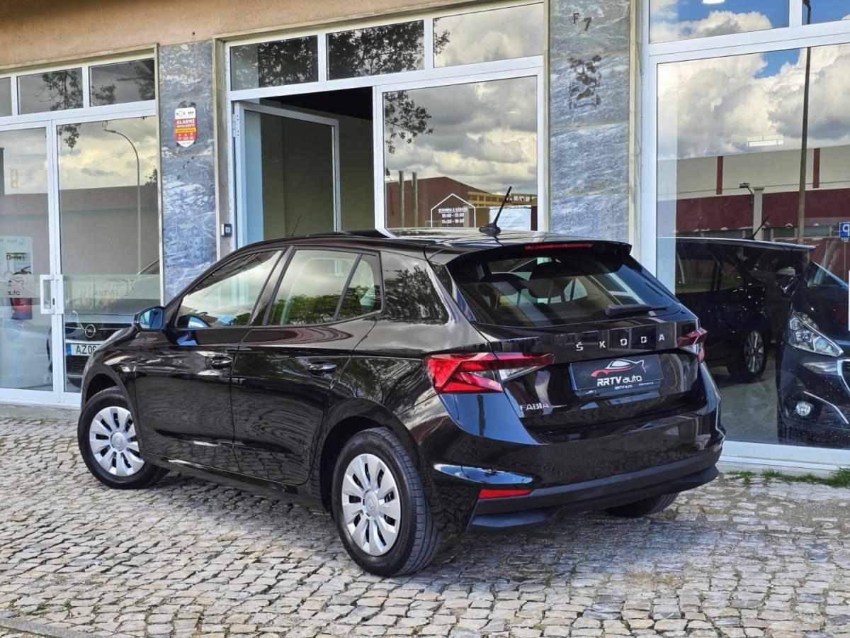 skoda-fabia-2023-gasolina-999cc