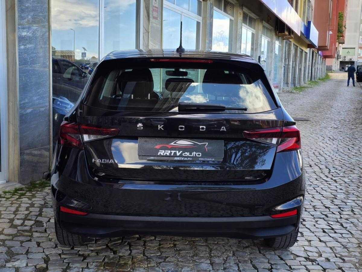 skoda-fabia-2023-gasolina-999cc