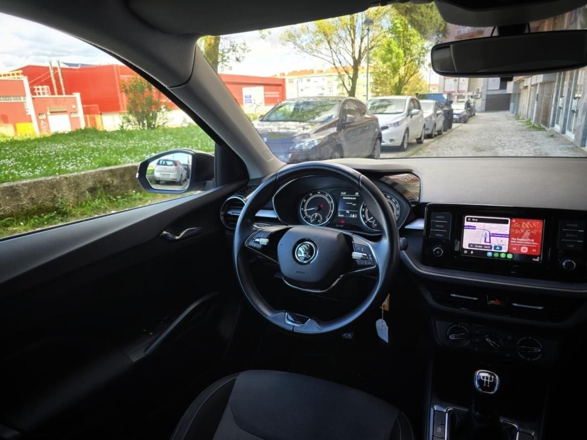 skoda-fabia-2023-gasolina-999cc