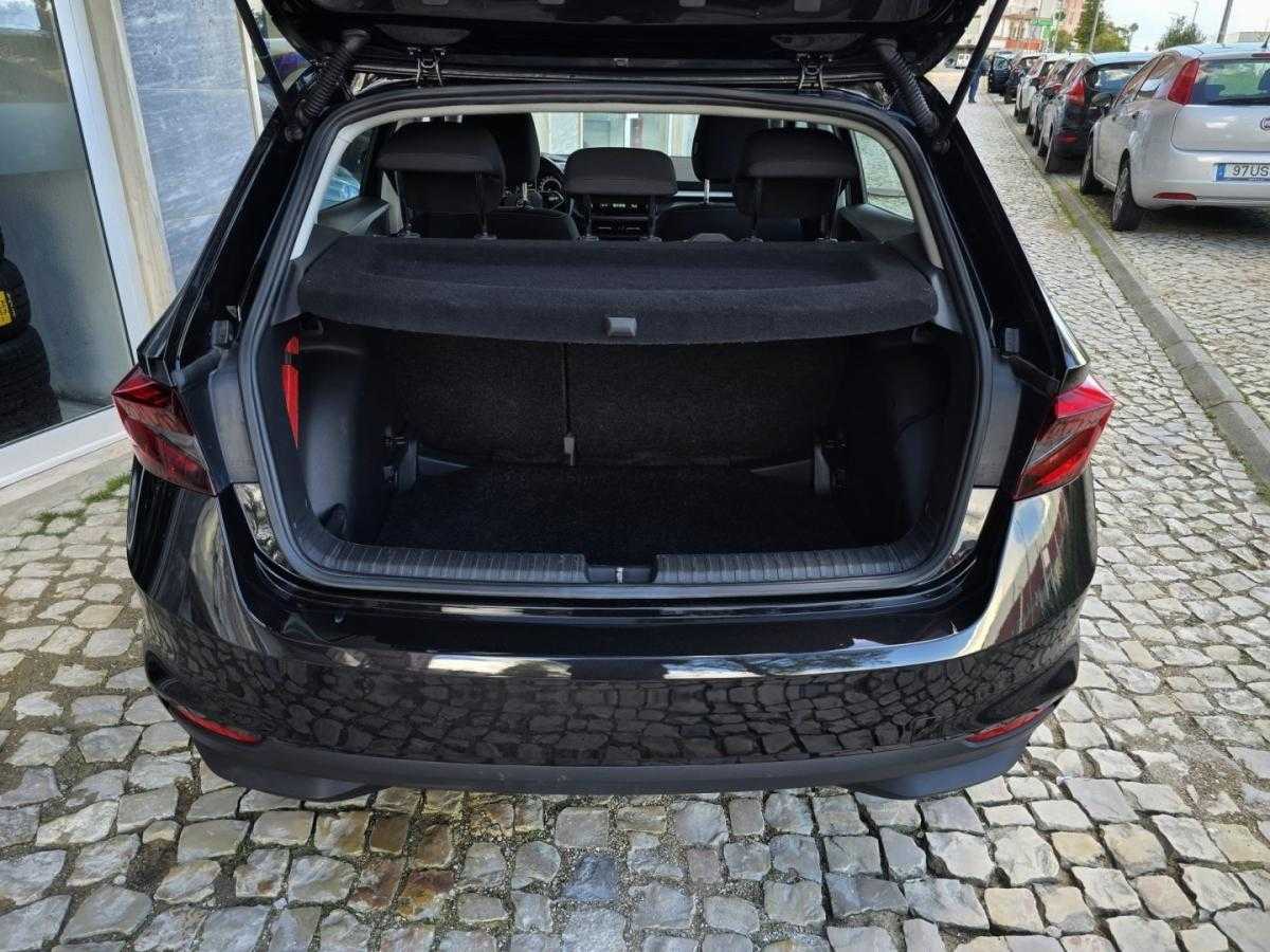 skoda-fabia-2023-gasolina-999cc