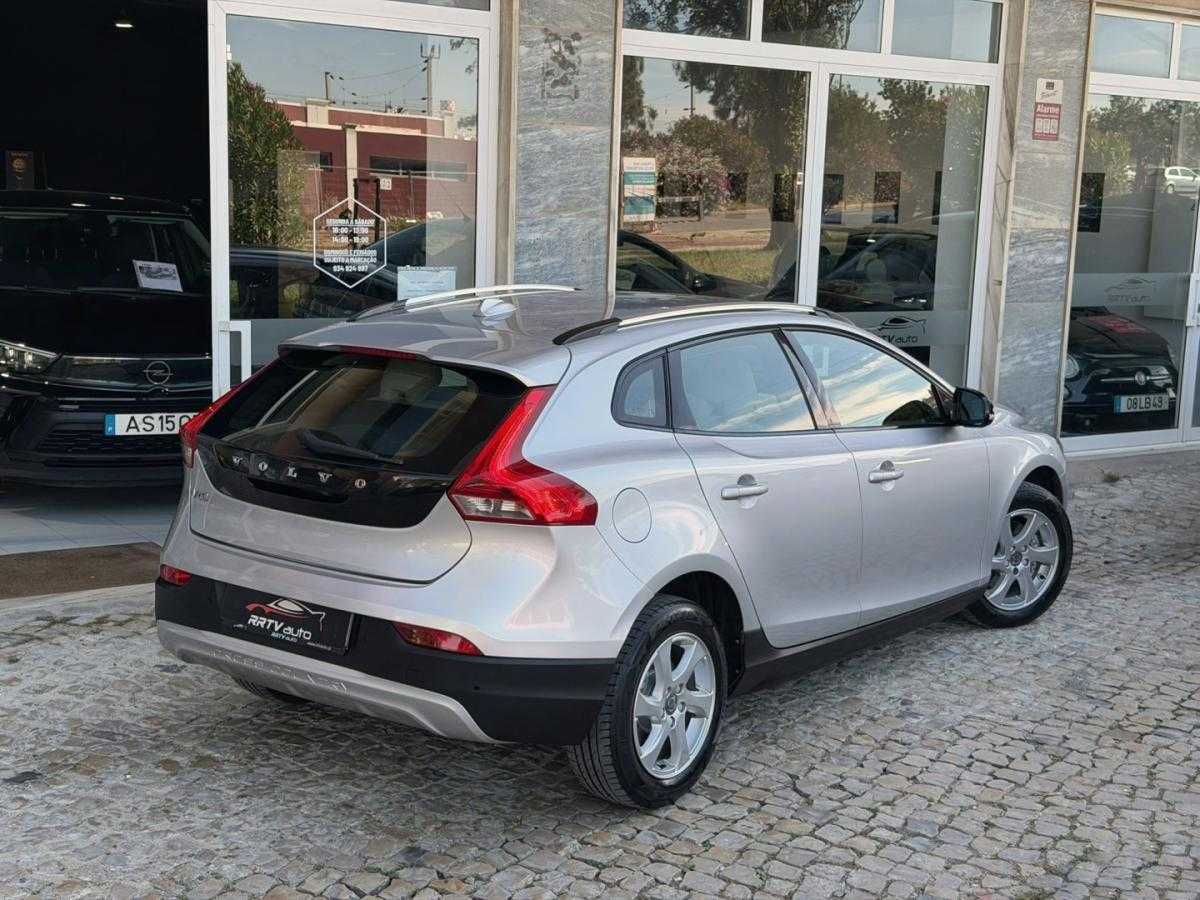volvo-v40-cross-country-2015-diesel-1560cc