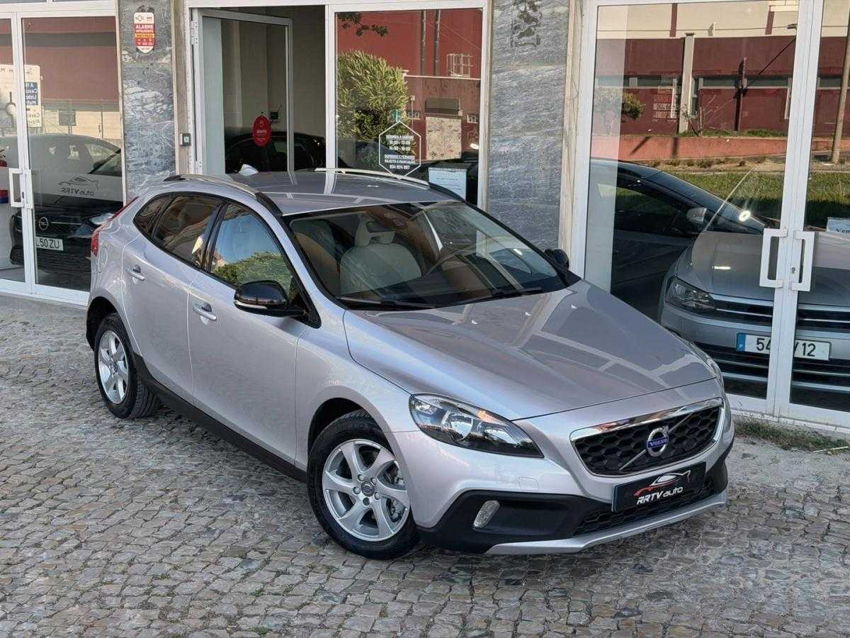 volvo-v40-cross-country-2015-diesel-1560cc