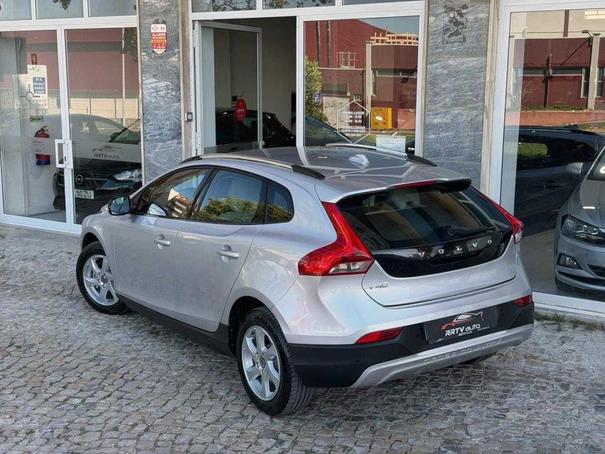volvo-v40-cross-country-2015-diesel-1560cc