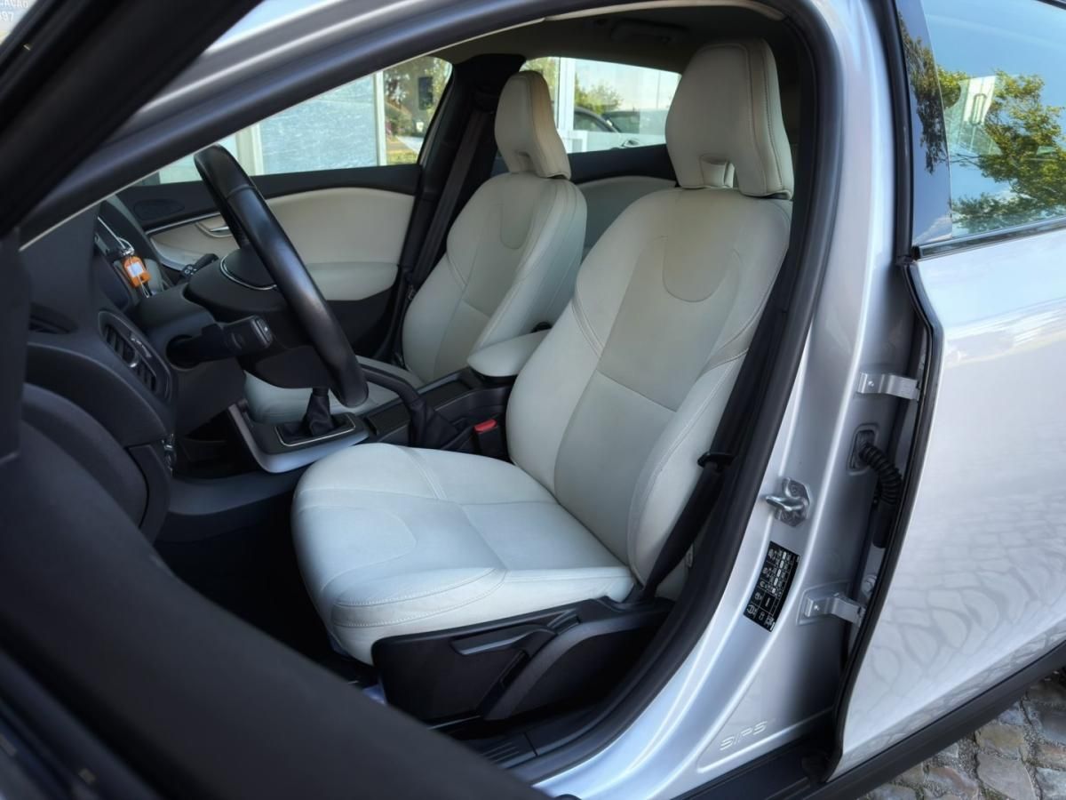 volvo-v40-cross-country-2015-diesel-1560cc