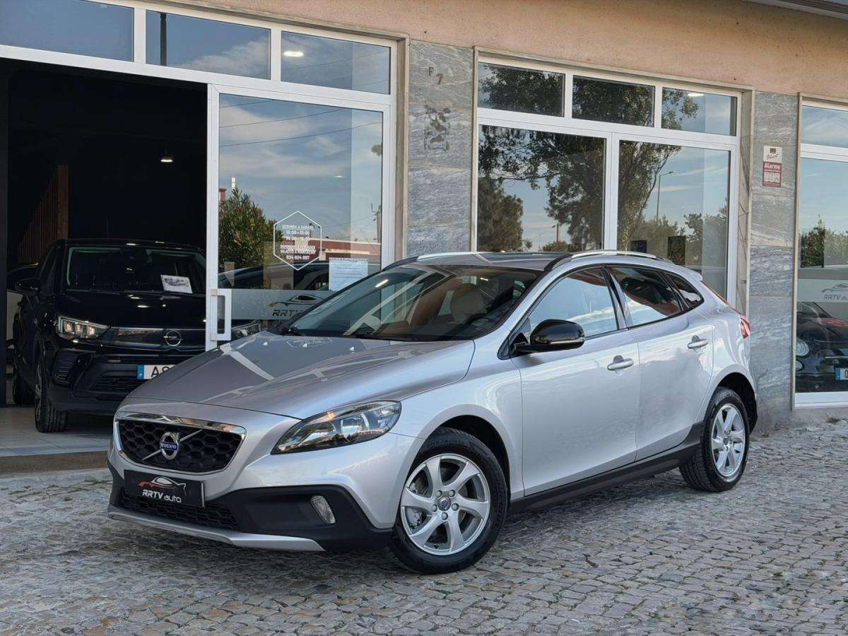 volvo-v40-cross-country-2015-diesel-1560cc