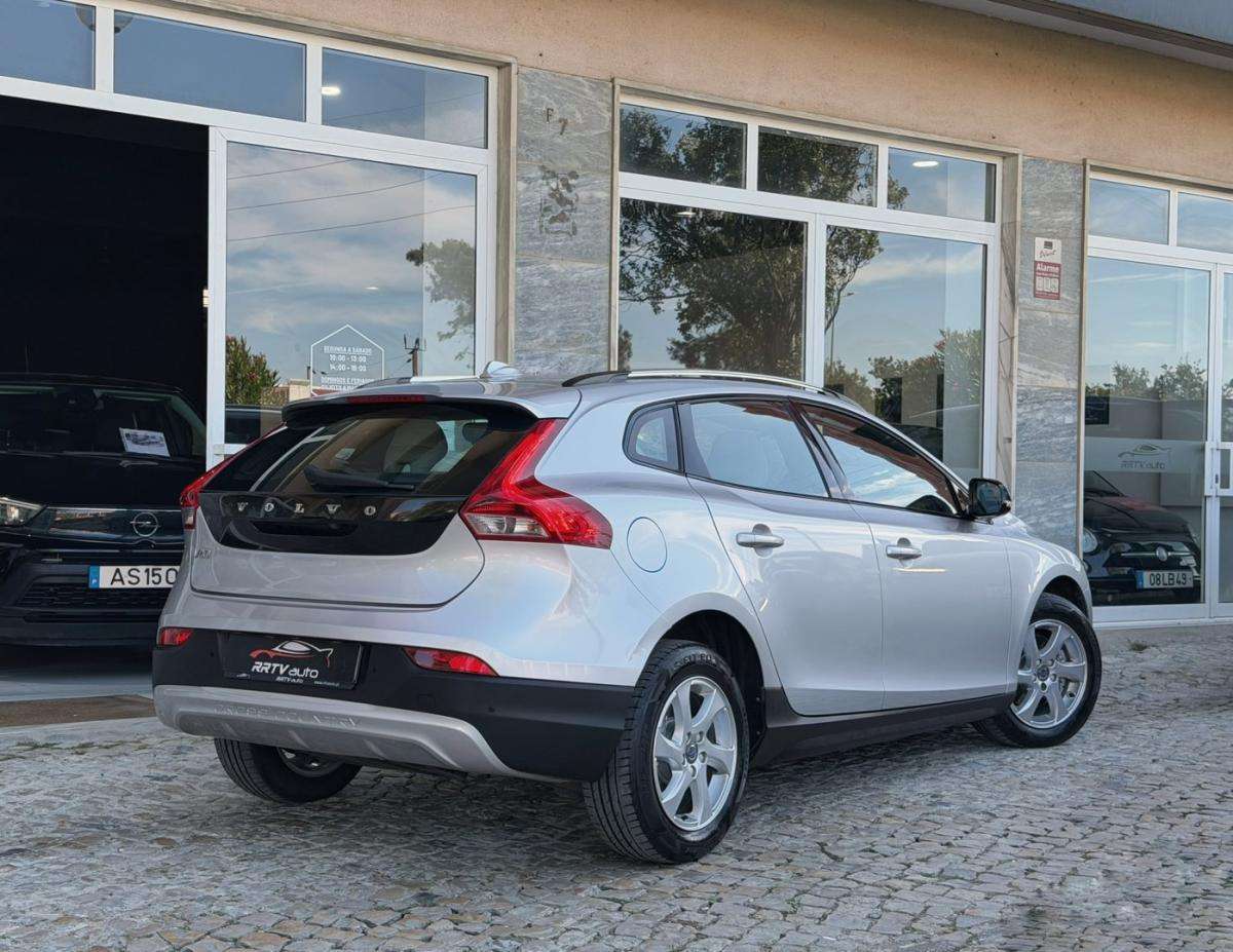 volvo-v40-cross-country-2015-diesel-1560cc