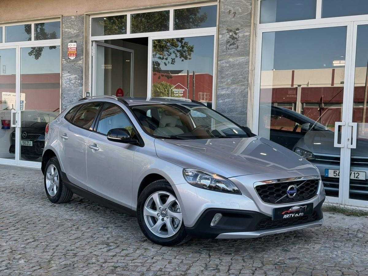 volvo-v40-cross-country-2015-diesel-1560cc