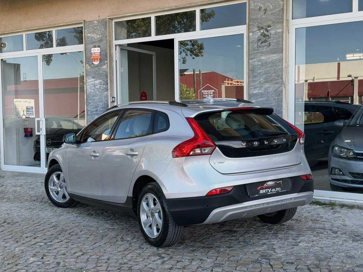 volvo-v40-cross-country-2015-diesel-1560cc