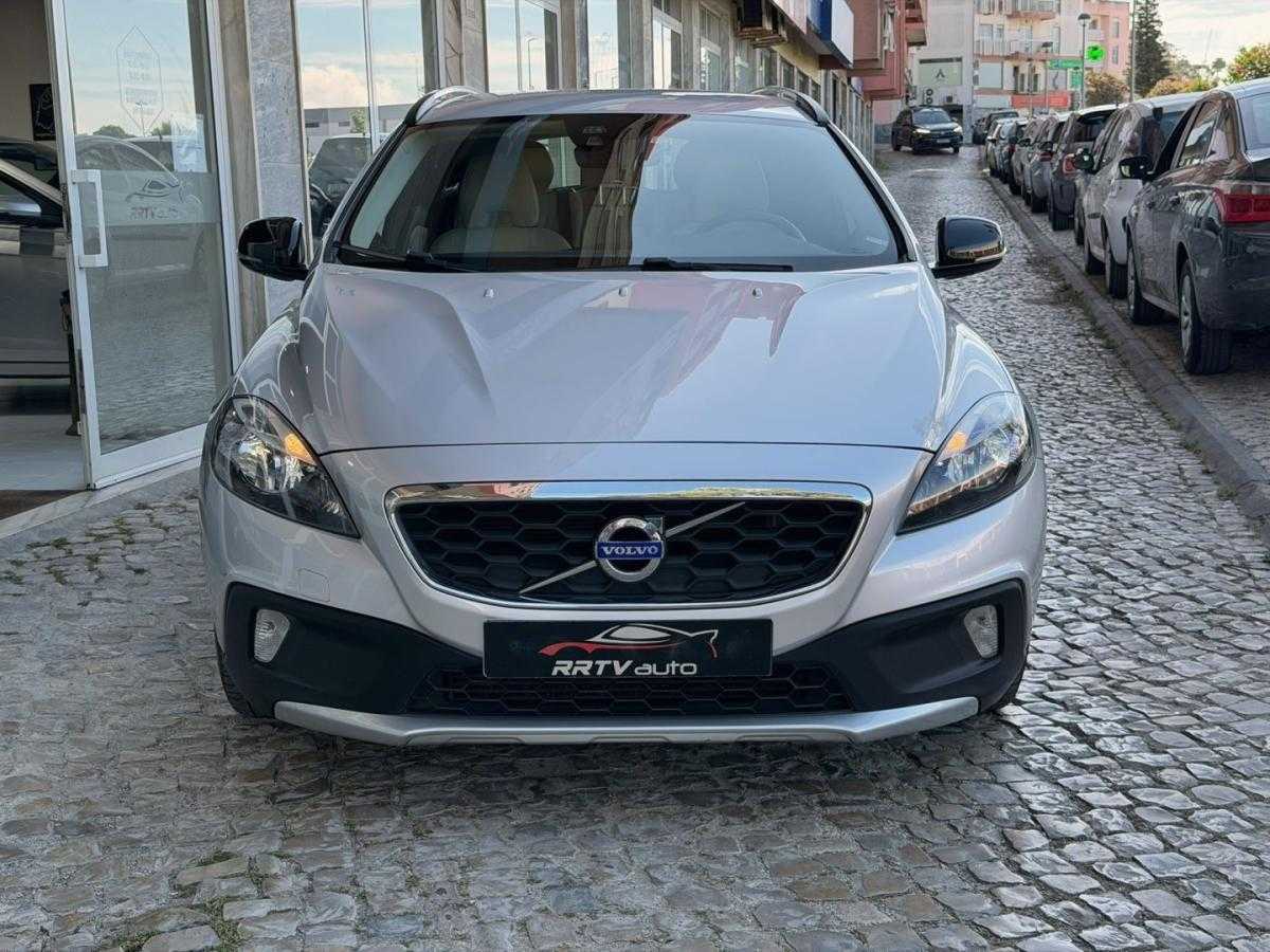 volvo-v40-cross-country-2015-diesel-1560cc