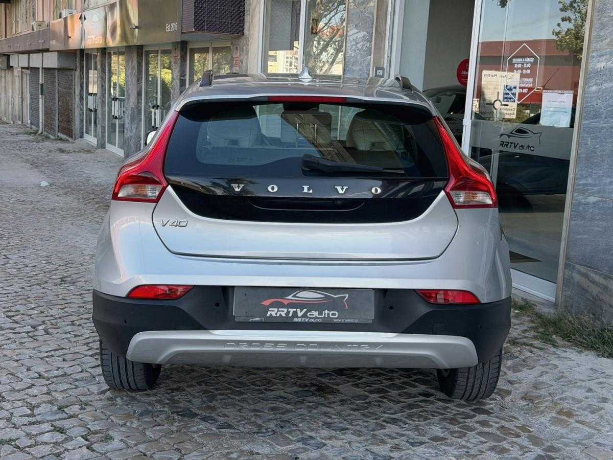 volvo-v40-cross-country-2015-diesel-1560cc
