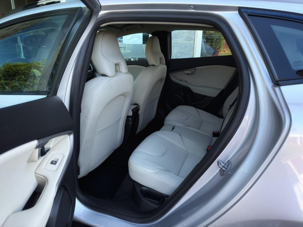 volvo-v40-cross-country-2015-diesel-1560cc