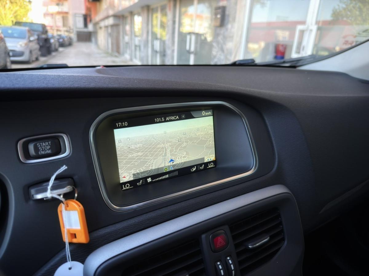 volvo-v40-cross-country-2015-diesel-1560cc