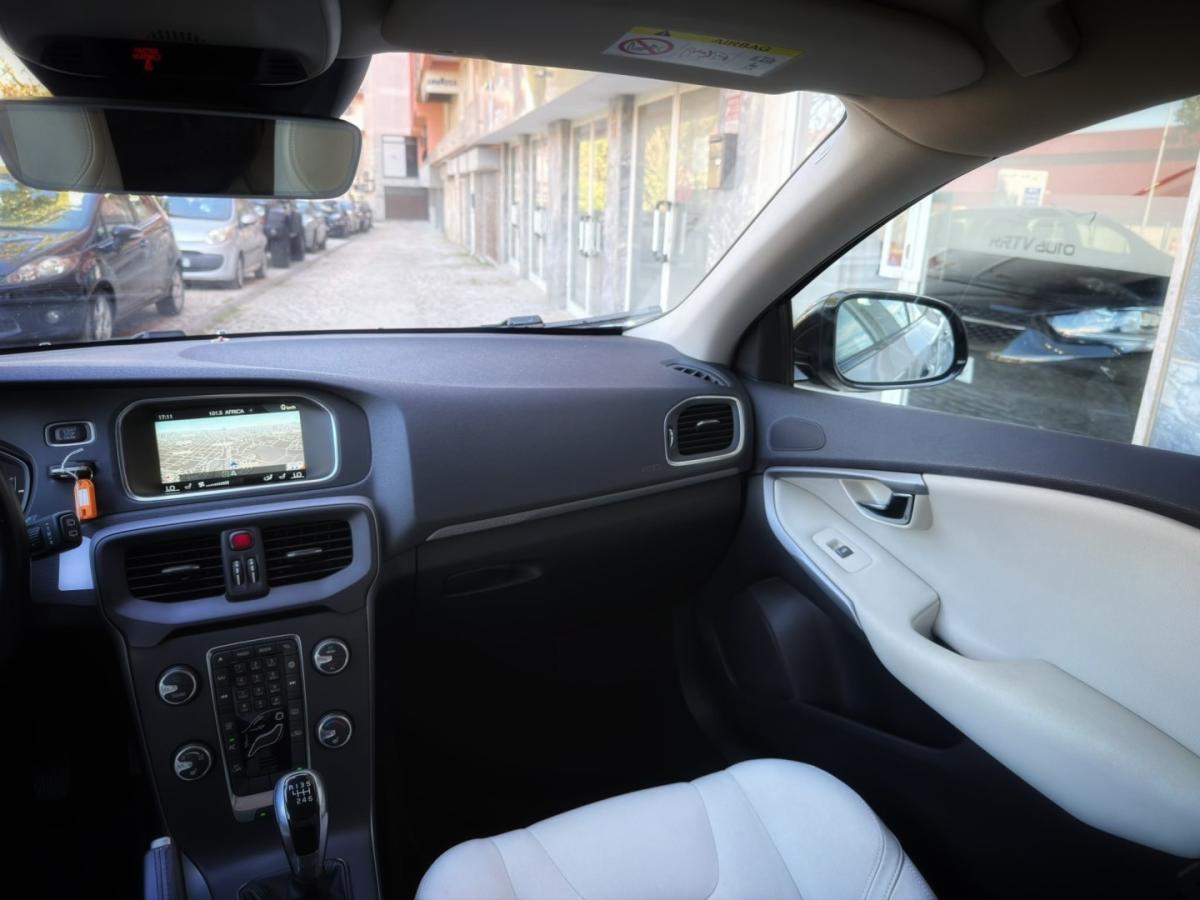 volvo-v40-cross-country-2015-diesel-1560cc