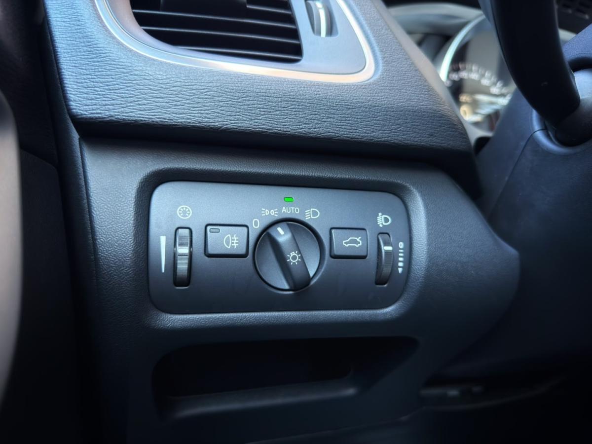 volvo-v40-cross-country-2015-diesel-1560cc