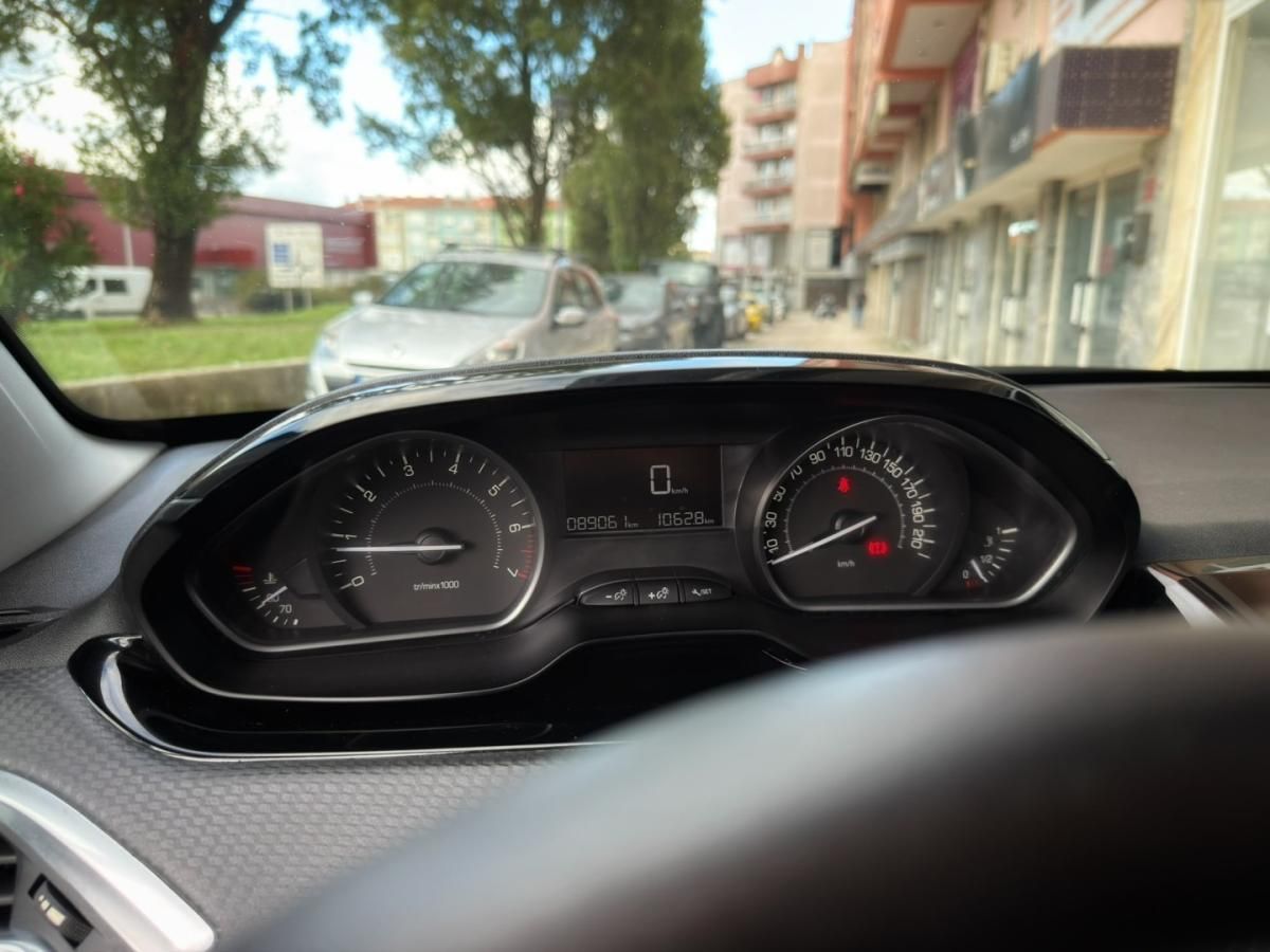 peugeot-208-2019-gasolina-1199cc