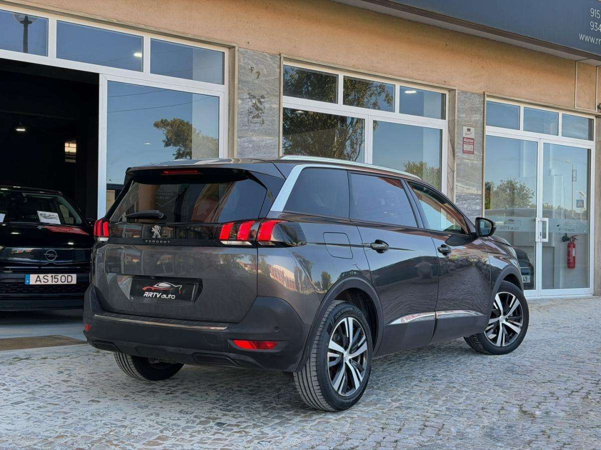 peugeot-5008-2018-diesel-1499cc