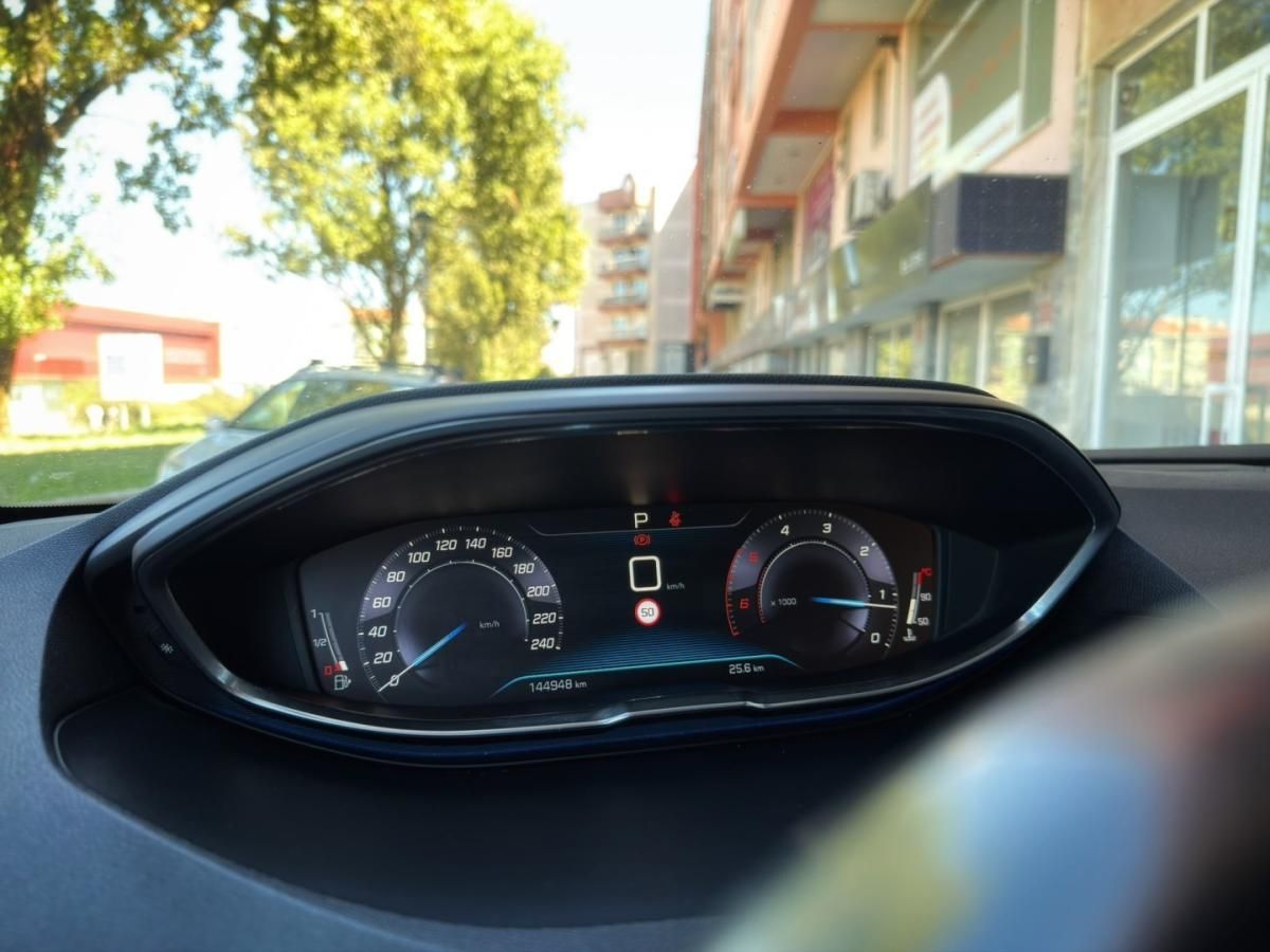 peugeot-5008-2018-diesel-1499cc