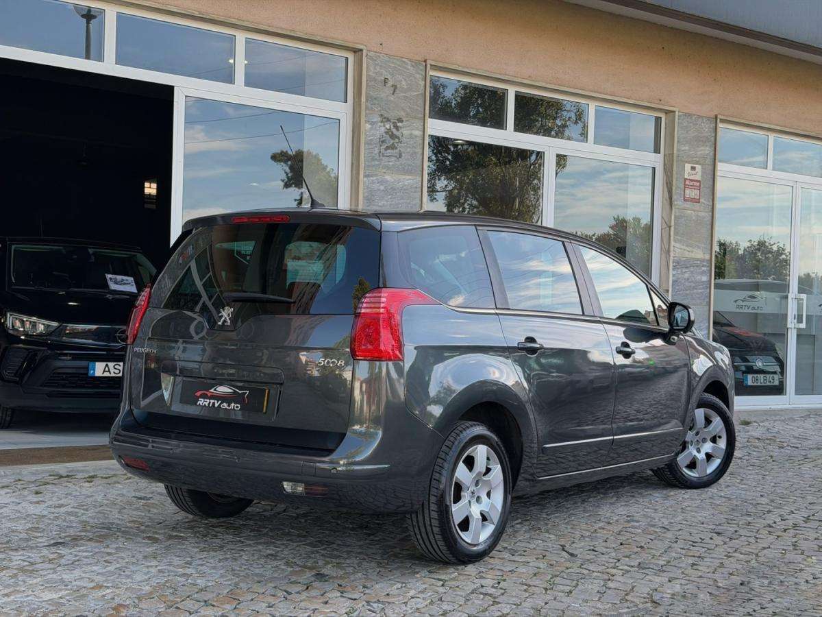 peugeot-5008-2012-diesel-1560cc