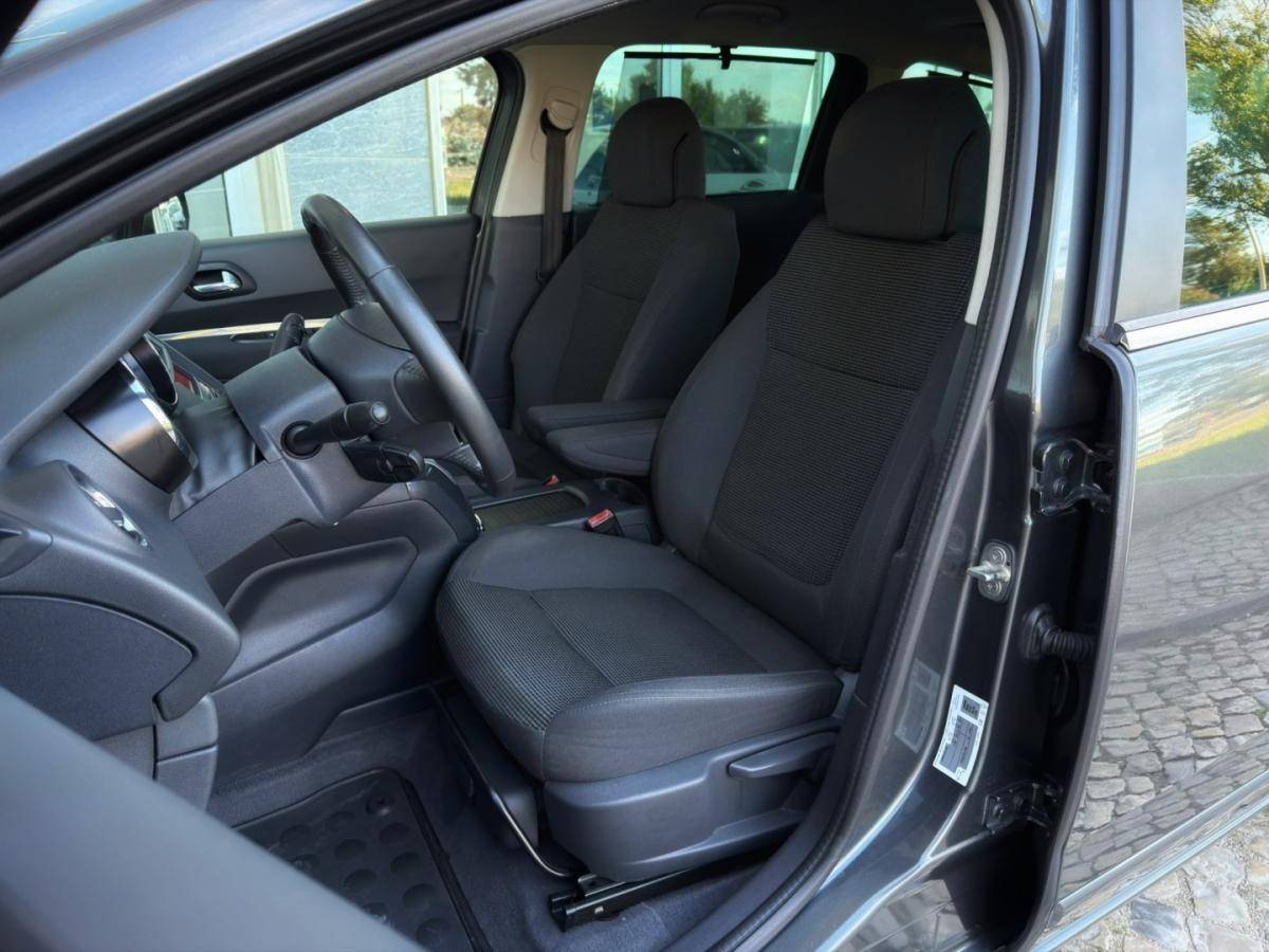 peugeot-5008-2012-diesel-1560cc