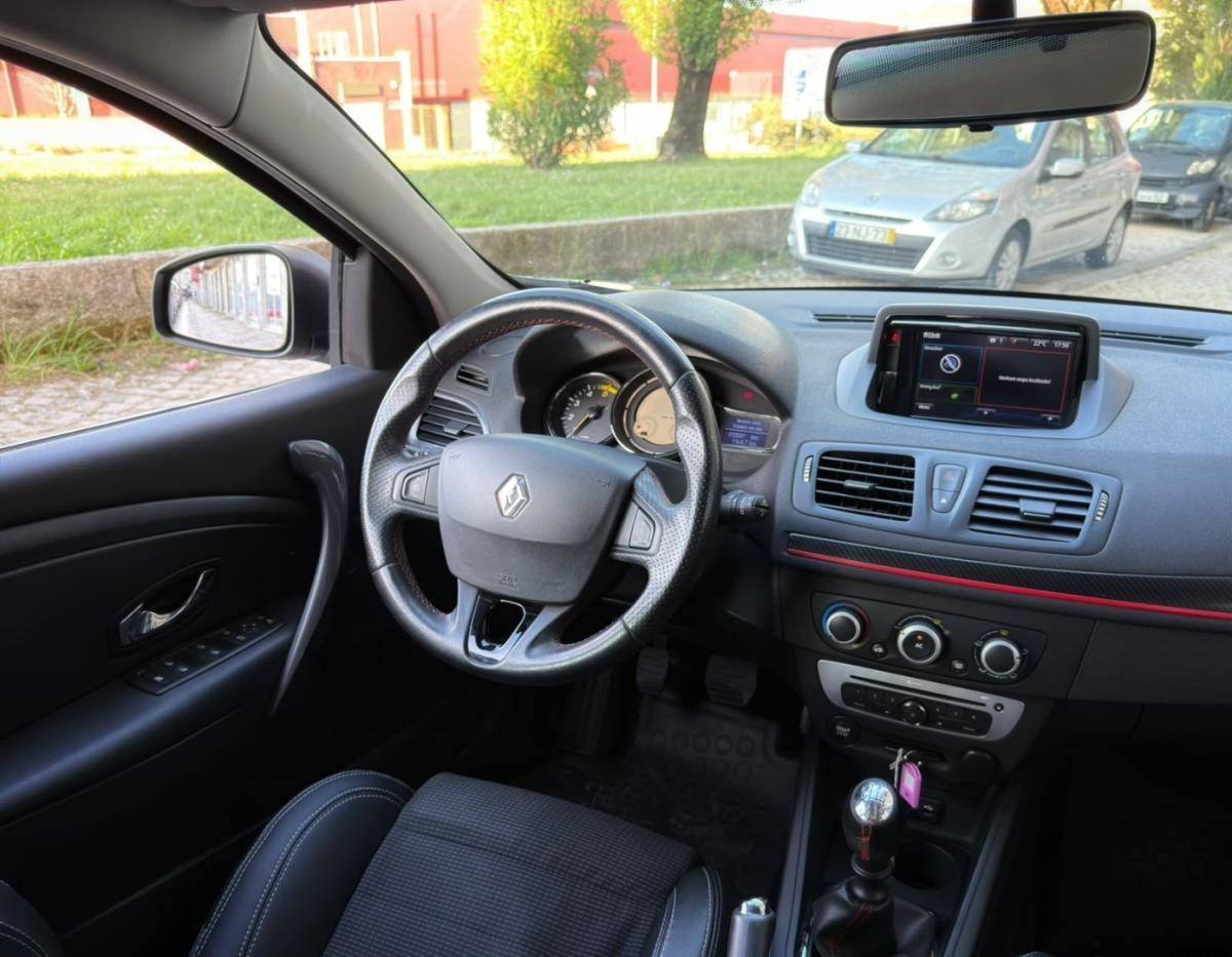 renault-megane-sport-tourer-2015-diesel-1461cc