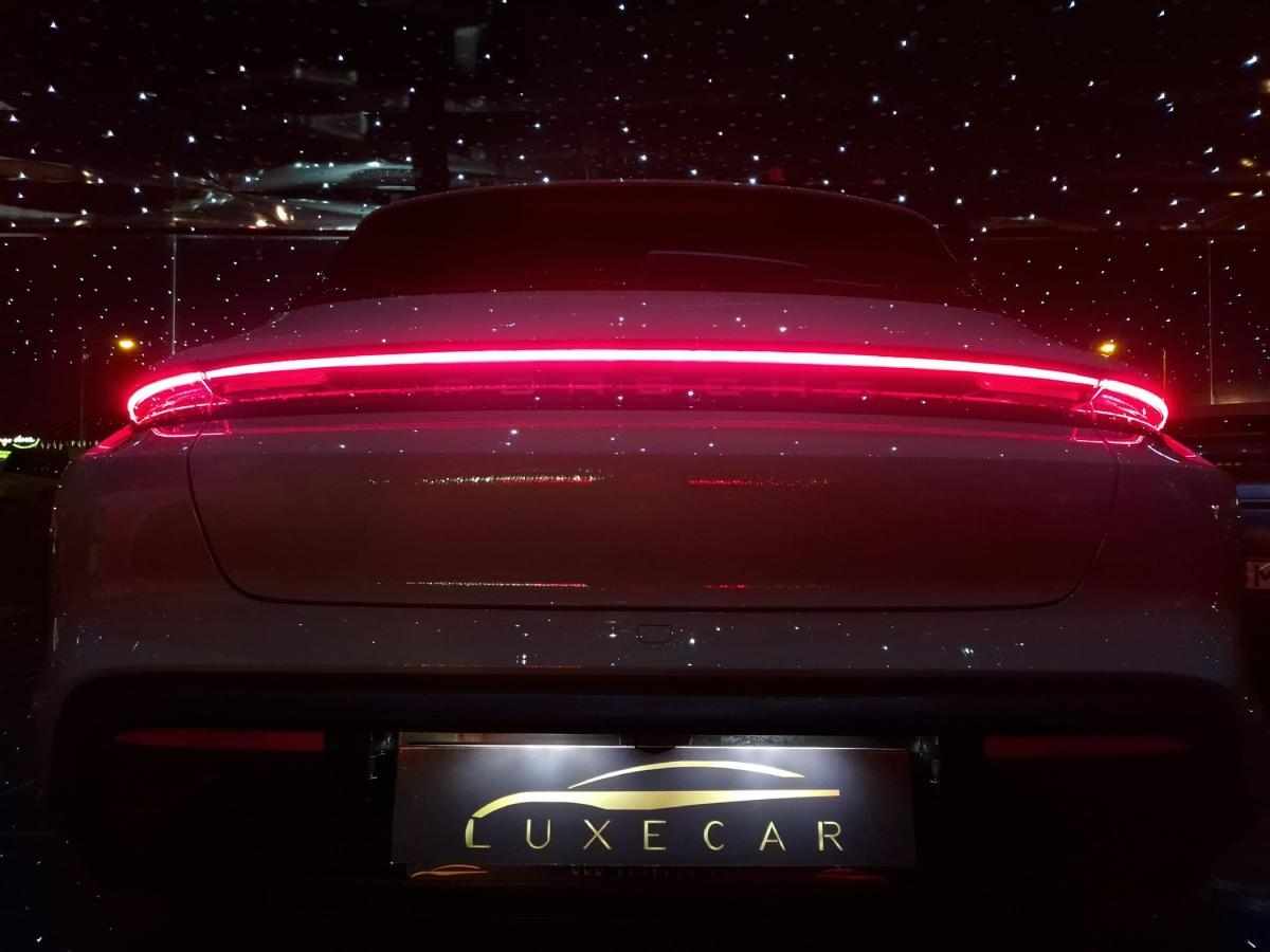 porsche-taycan-2022-eletrico-500cc