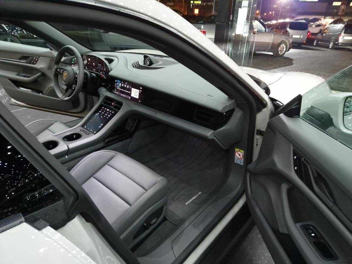 porsche-taycan-2022-eletrico-500cc