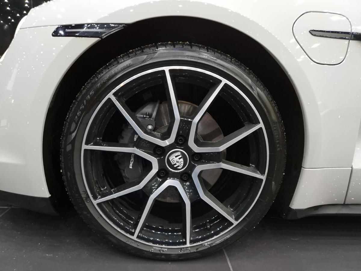 porsche-taycan-2022-eletrico-500cc