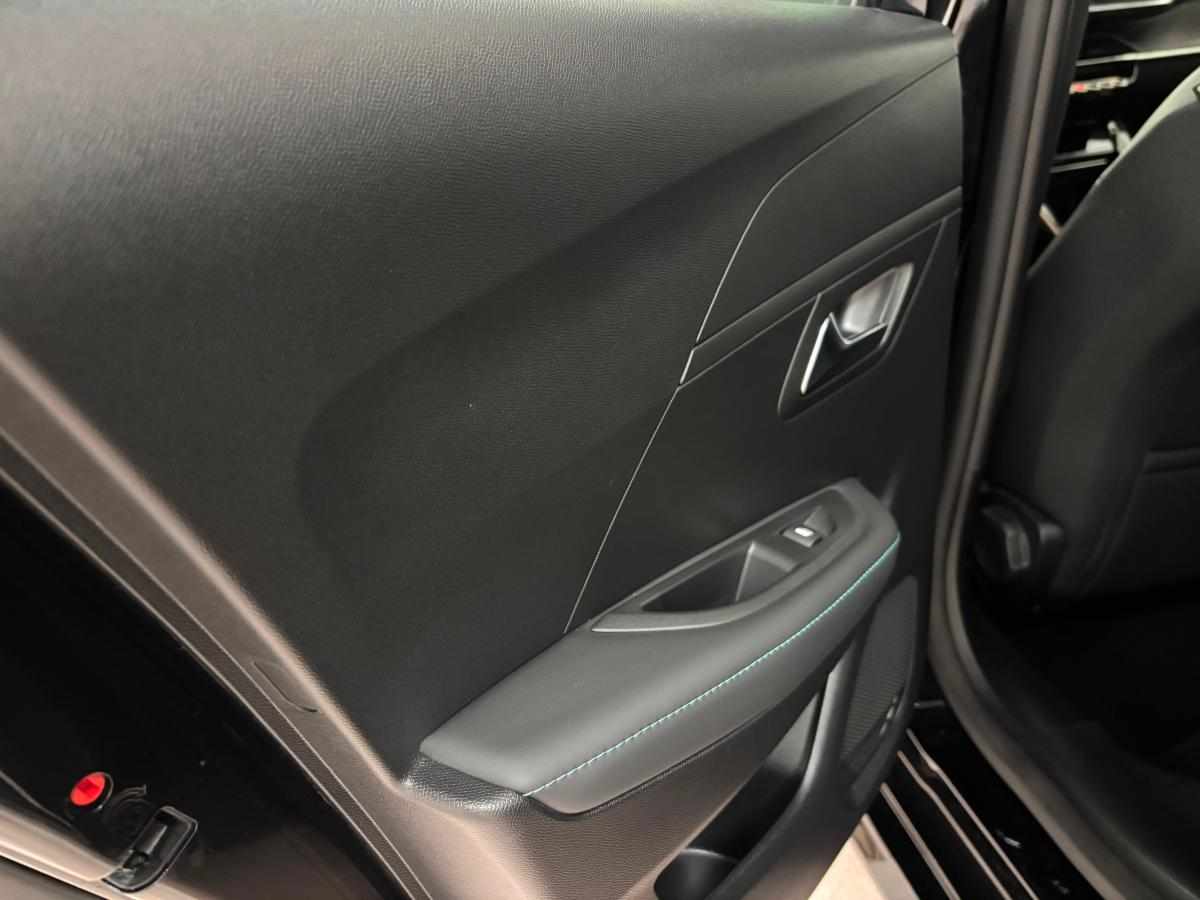 peugeot-208-1-2-puretech-2023-gasolina-1199cc