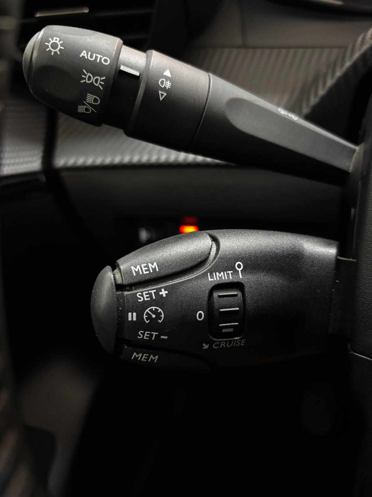 peugeot-208-1-2-puretech-2023-gasolina-1199cc