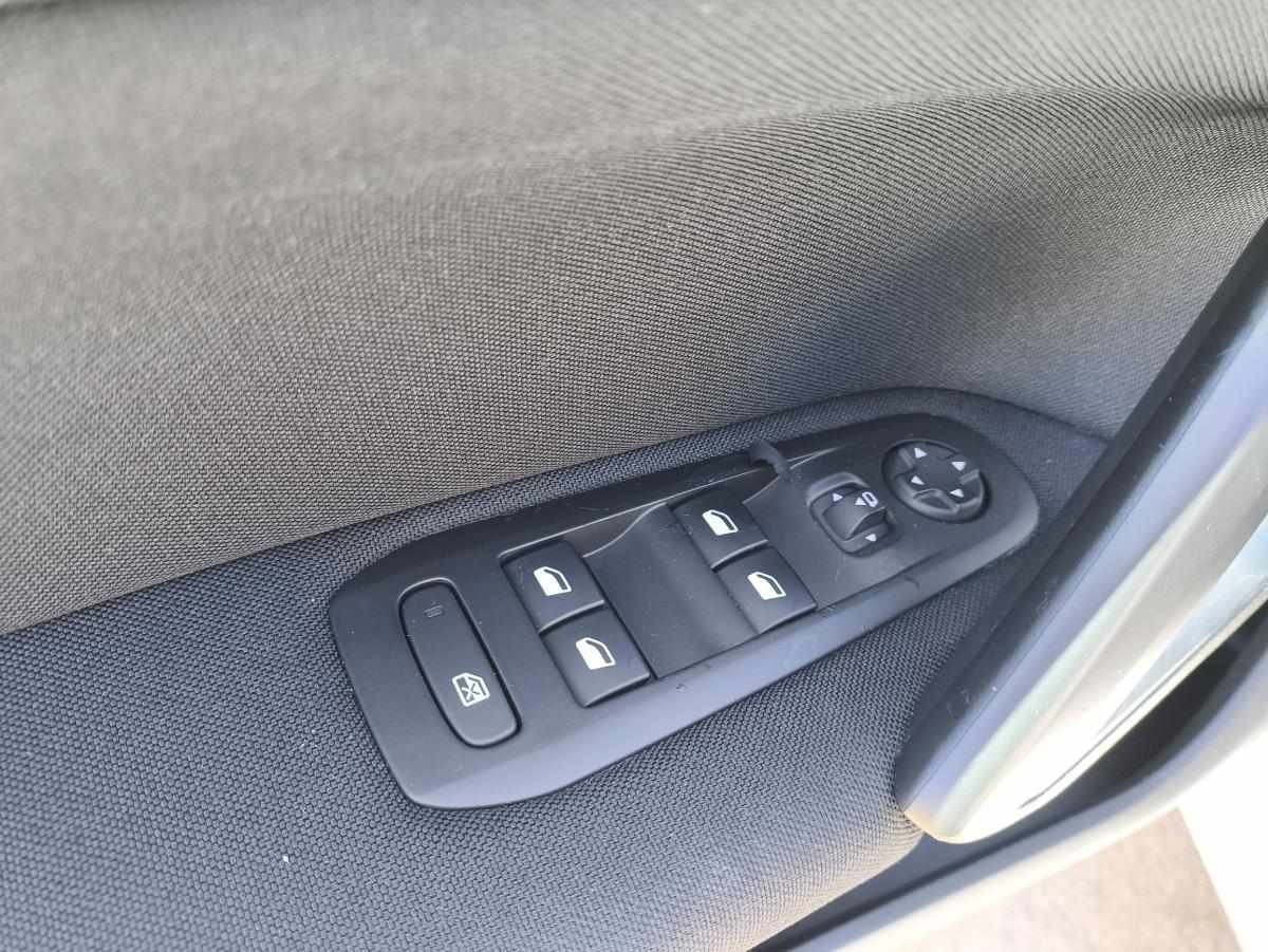 peugeot-308-1-2-e-thp-2014-gasolina-1199cc