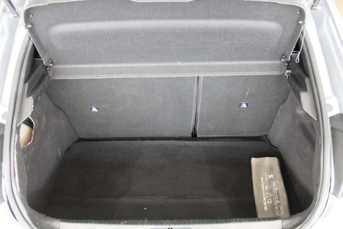peugeot-208-2023-diesel-1499cc
