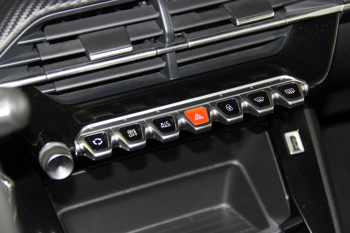 peugeot-208-2023-diesel-1499cc