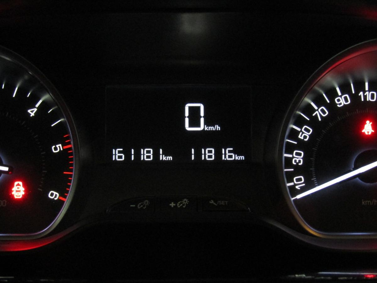 peugeot-208-2018-diesel-1560cc
