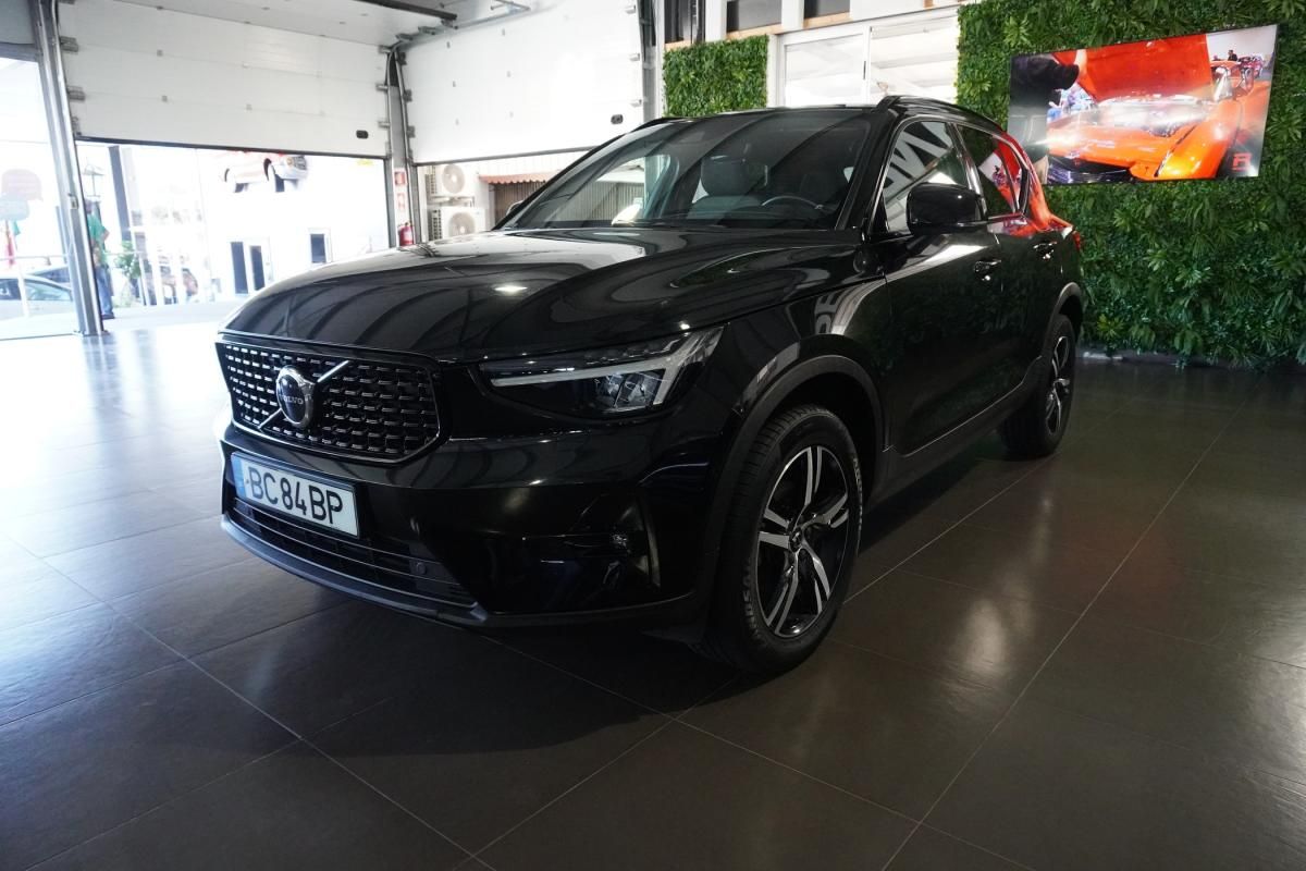 volvo-xc40-2023-gasolina-1477cc