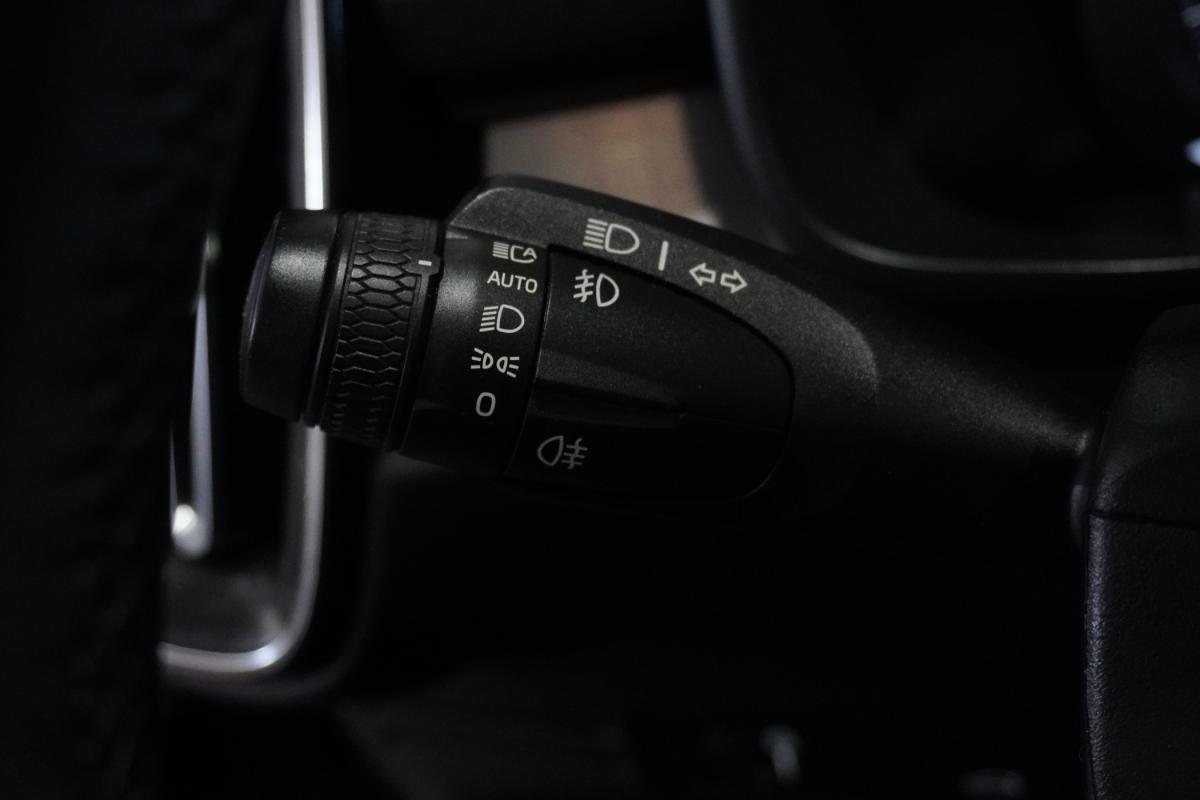 volvo-xc40-2023-gasolina-1477cc