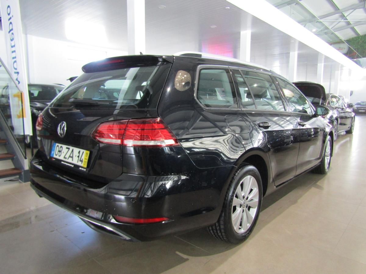 volkswagen-golf-variant-2019-diesel-1598cc