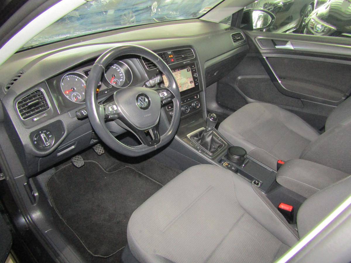 volkswagen-golf-variant-2019-diesel-1598cc